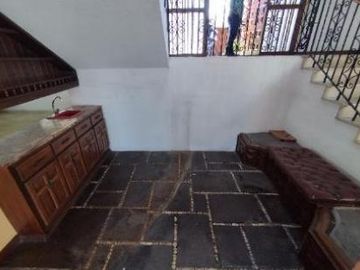 HERMOSA CASA EN VENTA DE 3 PLANTAS SECTOR QUITO TENNIS