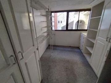 HERMOSA CASA EN VENTA DE 3 PLANTAS SECTOR QUITO TENNIS