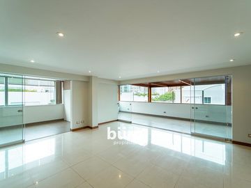 EXCLUSIVO PENTHOUSE EN VENTA DE 3 DORMITORIOS Y TERRAZA EN SAN ISIDRO