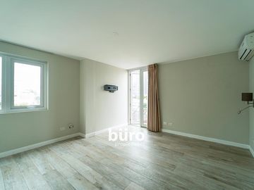 EXCLUSIVO PENTHOUSE EN VENTA DE 3 DORMITORIOS Y TERRAZA EN SAN ISIDRO