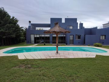 Casa en  La Cascada Country Golf Club