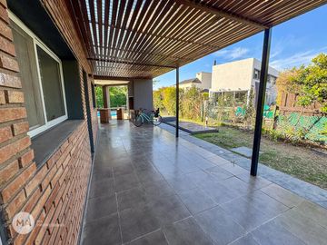Casa 3 dormitorios, jardín, piscina - Funes Hills Cadaques | Venta