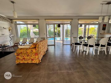 Casa 3 dormitorios, jardín, piscina - Funes Hills Cadaques | Venta