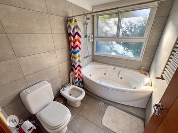 Casa 3 dormitorios, jardín, piscina - Funes Hills Cadaques | Venta