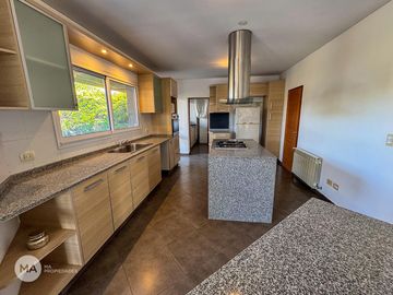 Casa 3 dormitorios, jardín, piscina - Funes Hills Cadaques | Venta