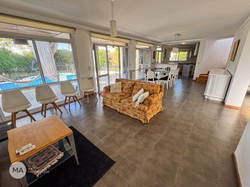 Casa 3 dormitorios, jardín, piscina - Funes Hills Cadaques | Venta