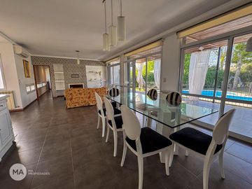 Casa 3 dormitorios, jardín, piscina - Funes Hills Cadaques | Venta
