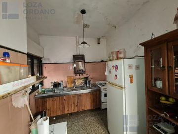 VENDO CASA EN BARRIO COFICO A REMODELAR.