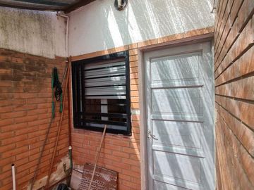 VENDO CASA EN BARRIO COFICO A REMODELAR.