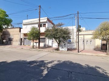 VENDO CASA EN BARRIO COFICO A REMODELAR.
