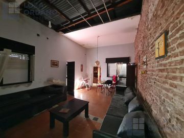 VENDO CASA EN BARRIO COFICO A REMODELAR.