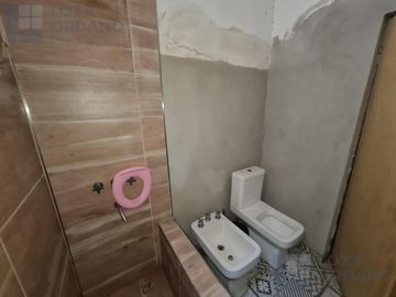VENDO CASA EN BARRIO COFICO A REMODELAR.