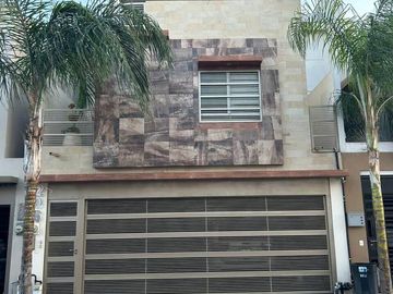 CASA EN VENTA EN PRIVADAS DEL CANADA EN ESCOBEDO N.L.