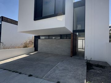 Venta: Residencia Premium en Zibatá Acantha $5.4 mdp | 3 Recámaras y Roof Garden