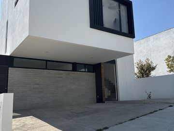 Venta: Residencia Premium en Zibatá Acantha $5.4 mdp | 3 Recámaras y Roof Garden