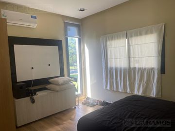 Casa en venta al lago en el Barrio Vistas, PUERTOS / ESCOBAR