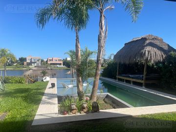 Casa en venta al lago en el Barrio Vistas, PUERTOS / ESCOBAR
