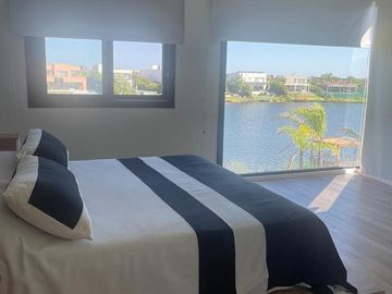 Casa en venta al lago en el Barrio Vistas, PUERTOS / ESCOBAR