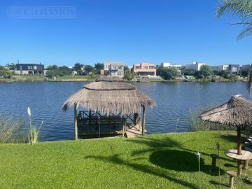 Casa en venta al lago en el Barrio Vistas, PUERTOS / ESCOBAR