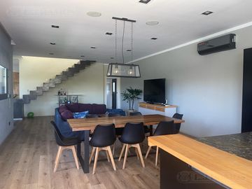 Casa en venta al lago en el Barrio Vistas, PUERTOS / ESCOBAR