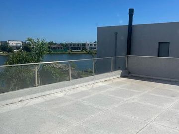 Casa en venta al lago en el Barrio Vistas, PUERTOS / ESCOBAR