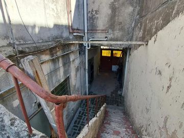Venta - Casa con 3 Viviendas de 3 Ambientes y Taller - General San Martin, Zona Norte