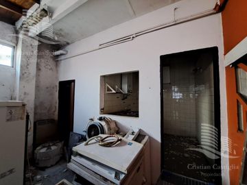 Venta - Casa con 3 Viviendas de 3 Ambientes y Taller - General San Martin, Zona Norte