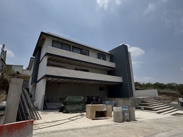 Venta de Residencia en Rancho San Juan – Zona Esmeralda