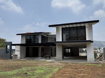Venta de Residencia en Rancho San Juan – Zona Esmeralda