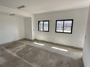 Depósito en El Talar