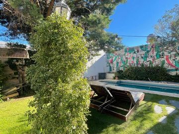 Casa en  Venta con piscina, mas dpto, mas local comercial.