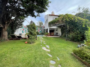Casa en  Venta con piscina, mas dpto, mas local comercial.