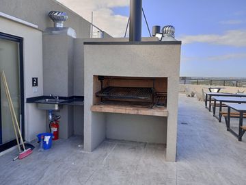 Departamento 2 ambientes a estrenar en torre de categoría. Piso alto.