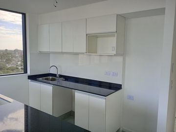 Departamento 2 ambientes a estrenar en torre de categoría. Piso alto.
