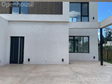 MAGNIFICA CASA EN EL BARRIO DE SANTO TOMÁS 5 AMBIENTES