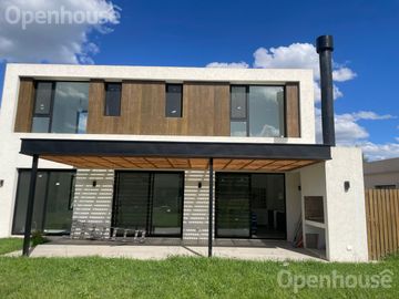 MAGNIFICA CASA EN EL BARRIO DE SANTO TOMÁS 5 AMBIENTES