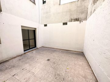 Venta Departamento dos dormitorios con patio. Pichincha - Rosario.