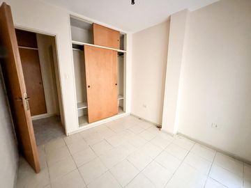 Venta Departamento dos dormitorios con patio. Pichincha - Rosario.