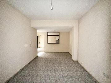 Venta Departamento dos dormitorios con patio. Pichincha - Rosario.