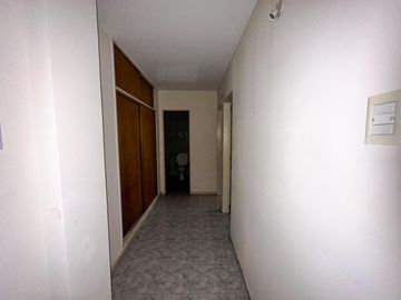 Venta Departamento dos dormitorios con patio. Pichincha - Rosario.