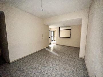 Venta Departamento dos dormitorios con patio. Pichincha - Rosario.