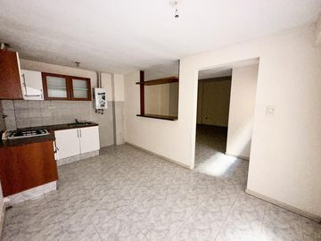 Venta Departamento dos dormitorios con patio. Pichincha - Rosario.