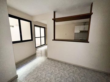 Venta Departamento dos dormitorios con patio. Pichincha - Rosario.