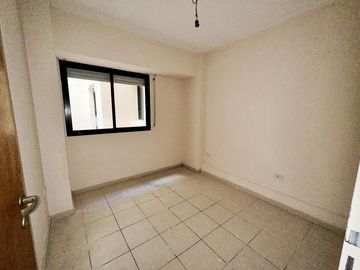 Venta Departamento dos dormitorios con patio. Pichincha - Rosario.