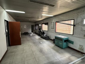 Depósito en El Talar
