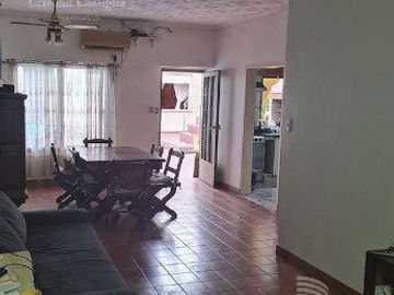 VENTA -CASA MULTIFAMILIAR, PATIO, TERRAZA- VILLA BALLESTER