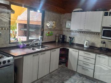 VENTA -CASA MULTIFAMILIAR, PATIO, TERRAZA- VILLA BALLESTER