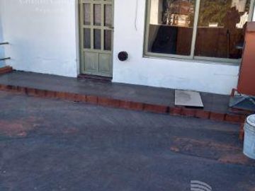 VENTA -CASA MULTIFAMILIAR, PATIO, TERRAZA- VILLA BALLESTER