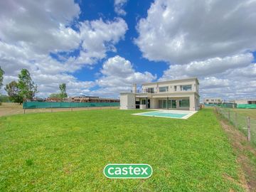 Casa en venta en Terralagos, Canning