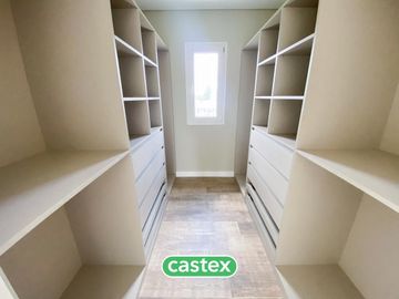 Casa en venta en Terralagos, Canning
